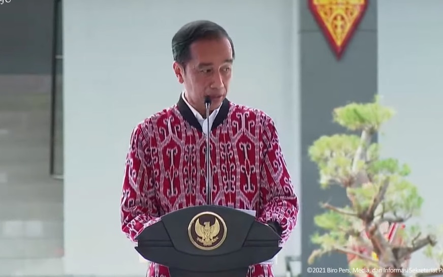 Presiden Joko Widodo (Jokowi) meresmikan Bandara Tebelian di Kabupaten Sintang, Kalimantan Barat. (Foto: PMJ News/YouTube Setpres).