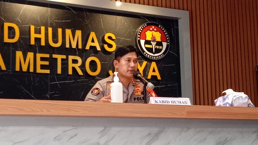 Kabid Humas Polda Metro Jaya Kombes Pol Endra Zulpan berikan keterangan. (Foto: PMJ/Yeni). 