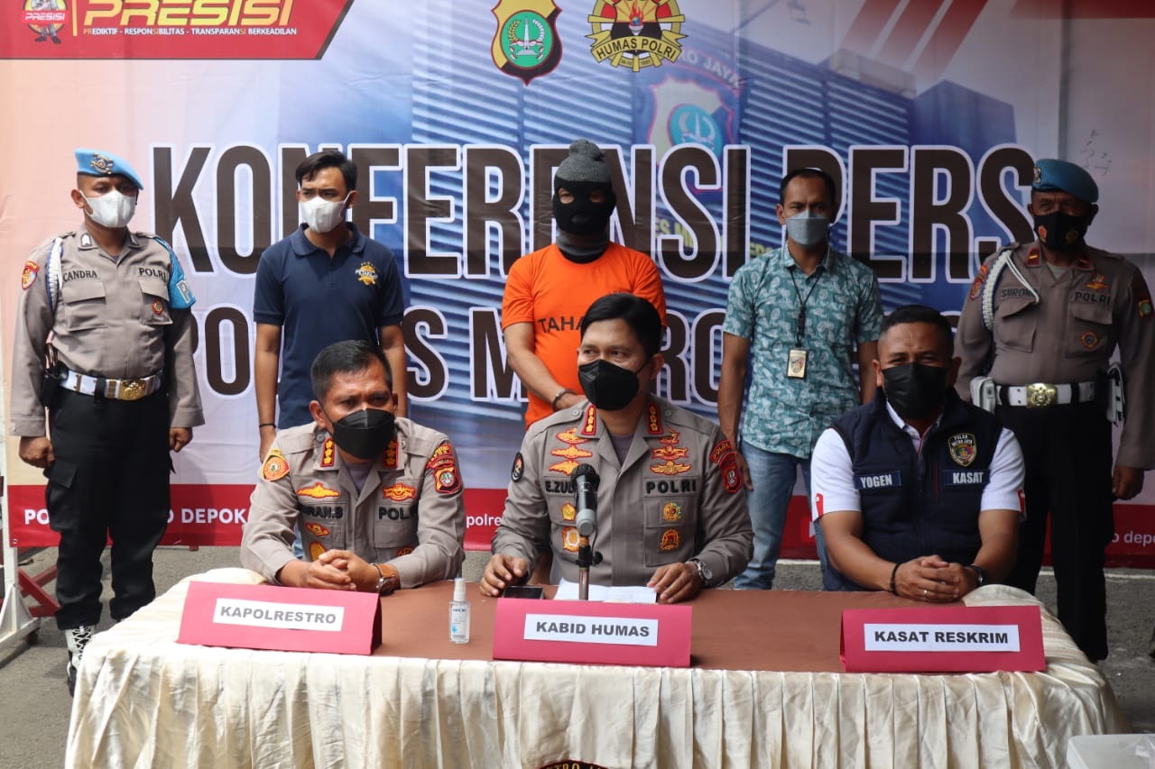 Kabid Humas Polda Metro Jaya, Kombes Pol Endra Zulpan menggelar perkara kasus pencabulan di Depok. (Foto: PMJ News/Yeni).