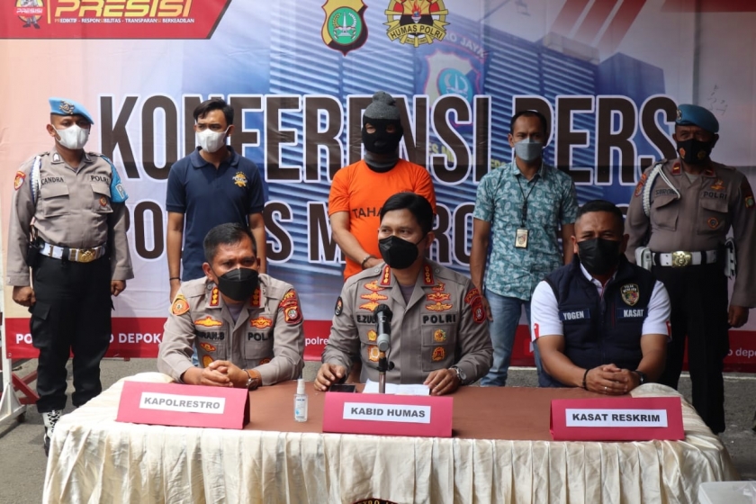 Kabid Humas Polda Metro Jaya, Kombes Pol Endra Zulpan menggelar perkara kasus pencabulan di Depok. (Foto: PMJ News/Yeni).