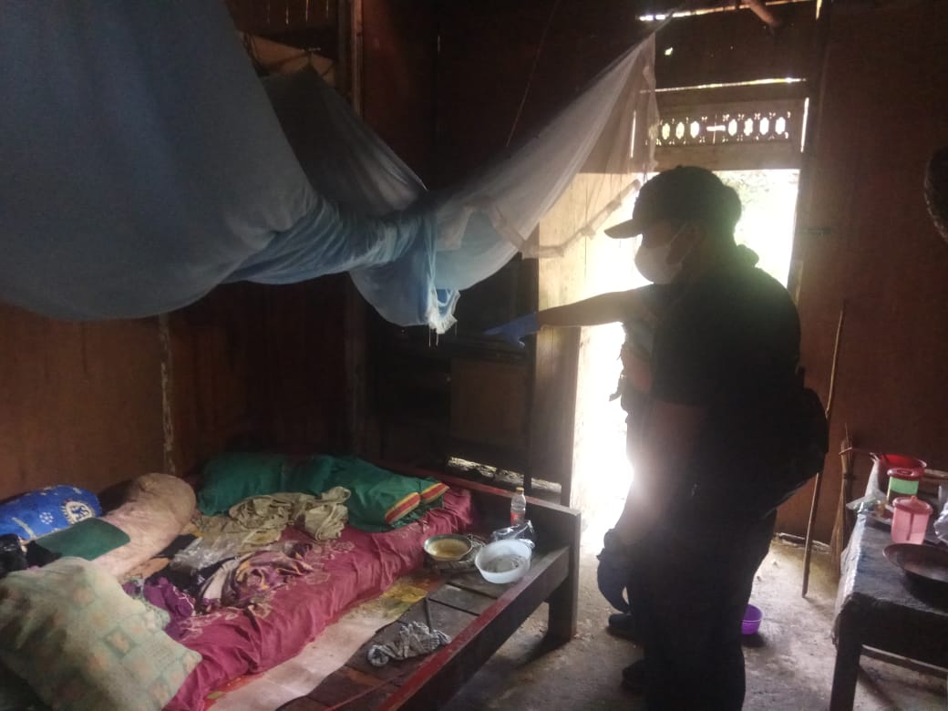 Polisi mengecek rumah korban. (Foto: PMJ News)