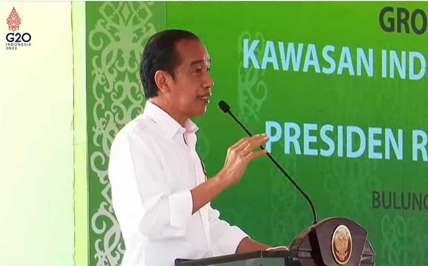 Presiden Jokowi melakukan groundbreaking Kawasan Industri Hijau Indonesia di Kabupaten Bulungan, Kalimantan Utara. (Foto: PMJ News/YouTube Setpres).