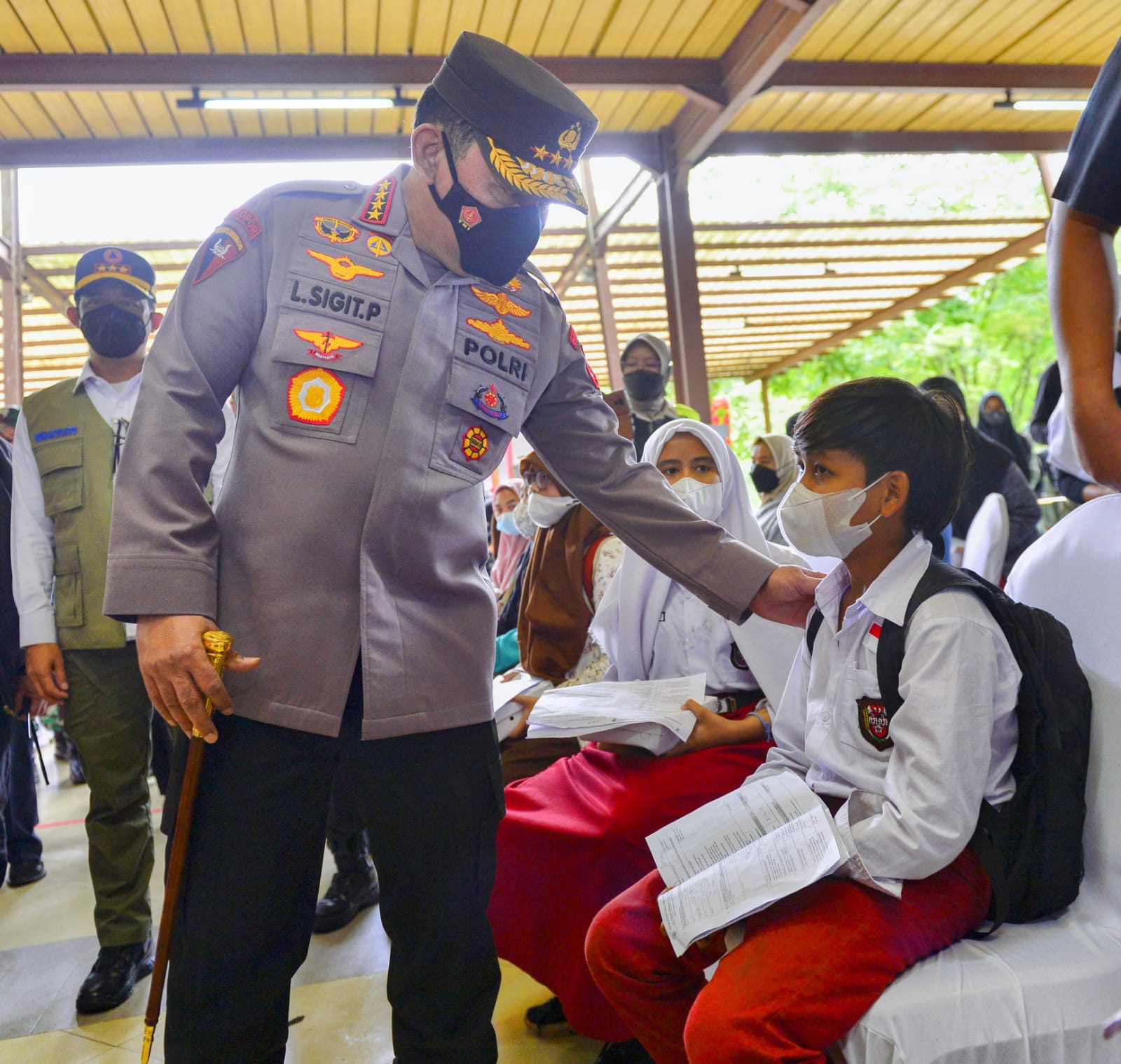 Kapolri Jenderal Listyo Sigit Prabowo memantau kegiatan vaksinasi di Taman Safari Indonesia, Bogor, Jawa Barat. (Foto: PMJ News)