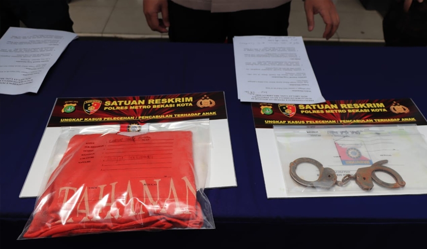 Barang bukti tahanan yang diamankan Polres Metro Bekasi Kota. (Foto: PMJ News).