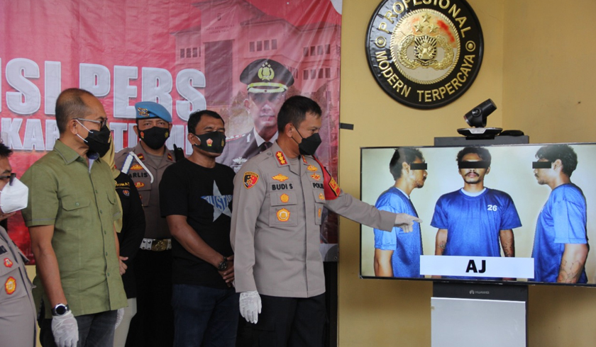 Kapolres Metro Jakarta Timur, Kombes Pol Budi Sartono menggelar perkara kasus penjambretan. (Foto: PMJ News)