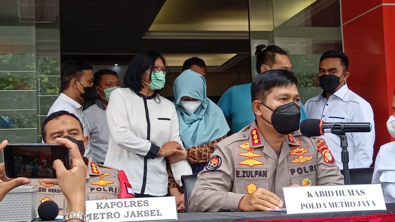 Kabid Humas Polda Metro Jaya Kombes Pol Endra Zulpan beri keterangan. (Foto: PMJ/Yeni). 