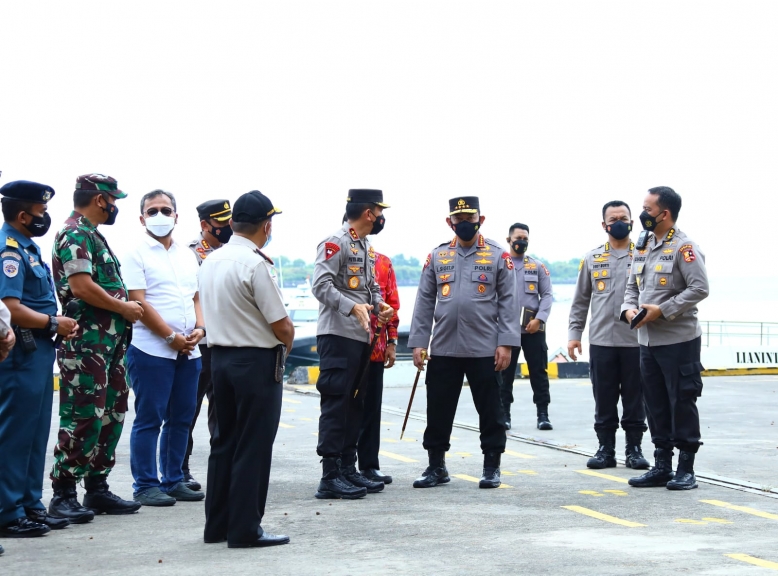 Kapolri Jenderal Pol Listyo Sigit Prabowo meninjau langsung Pelabuhan Benoa, Bali. (Foto: PMJ News). 