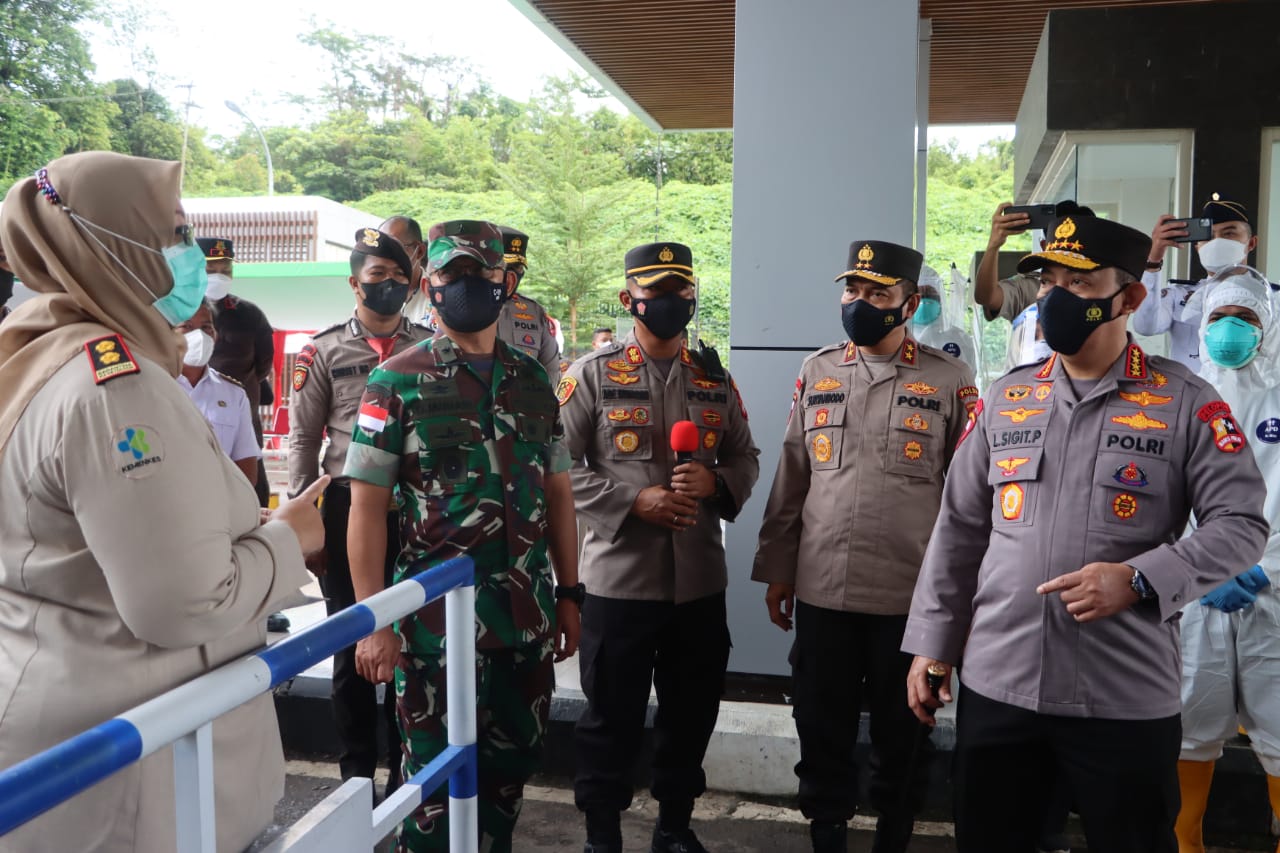 Kapolri Jenderal Pol Listyo Sigit Prabowo di PLBN Entikong Kalbar. (Foto: PMJ News)
