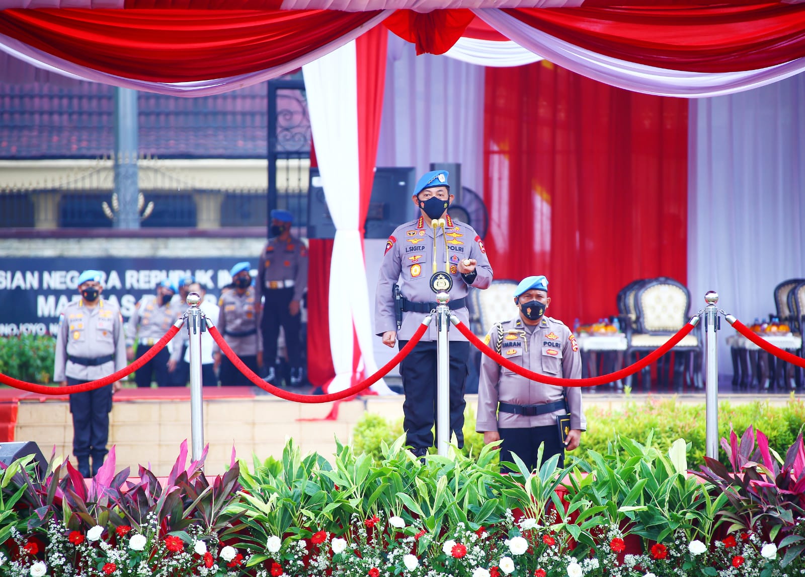 Kapolri Jenderal Pol Listyo Sigit Prabowo memimpin upacara penutupan Satgas Polri pada misi pemeliharaan perdamaian PBB. (Foto: PMJ News)