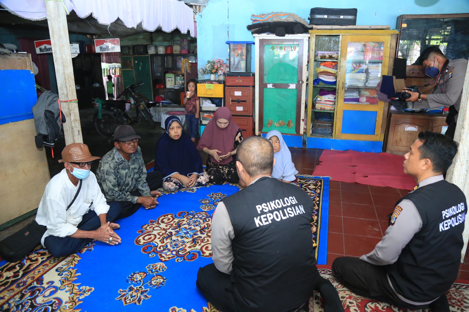 Polda Sulawesi Tengah menurunkan tim psikologi. (Foto: PMJ News)