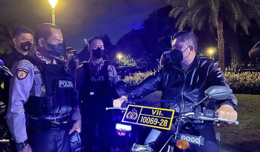 Kapolda Metro Jaya, Irjen Pol Fadil Imran memimpin apel Patroli Presisi di Monas (Foto: PMJ News/Instagram @kapoldametrojaya)