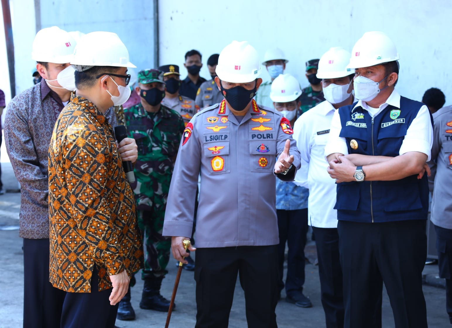 Kapolri Jenderal Listyo Sigit Prabowo meninjau langsung pabrik minyak goreng ke PT. Tunas Baru Lampung di Palembang. (Foto: PMJ News)