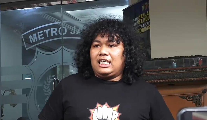 Komedian Marshel Widianto saat memenuhi panggilan penyidik Polda Metro Jaya. (Foto: PMJ News/Yeni)