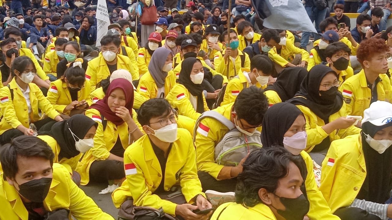 Ribuan mahasiswa dari berbagai universitas memadati kawasan Patung Kuda, Jakarta Pusat. (Foto: PMJ News/ Yeni)
