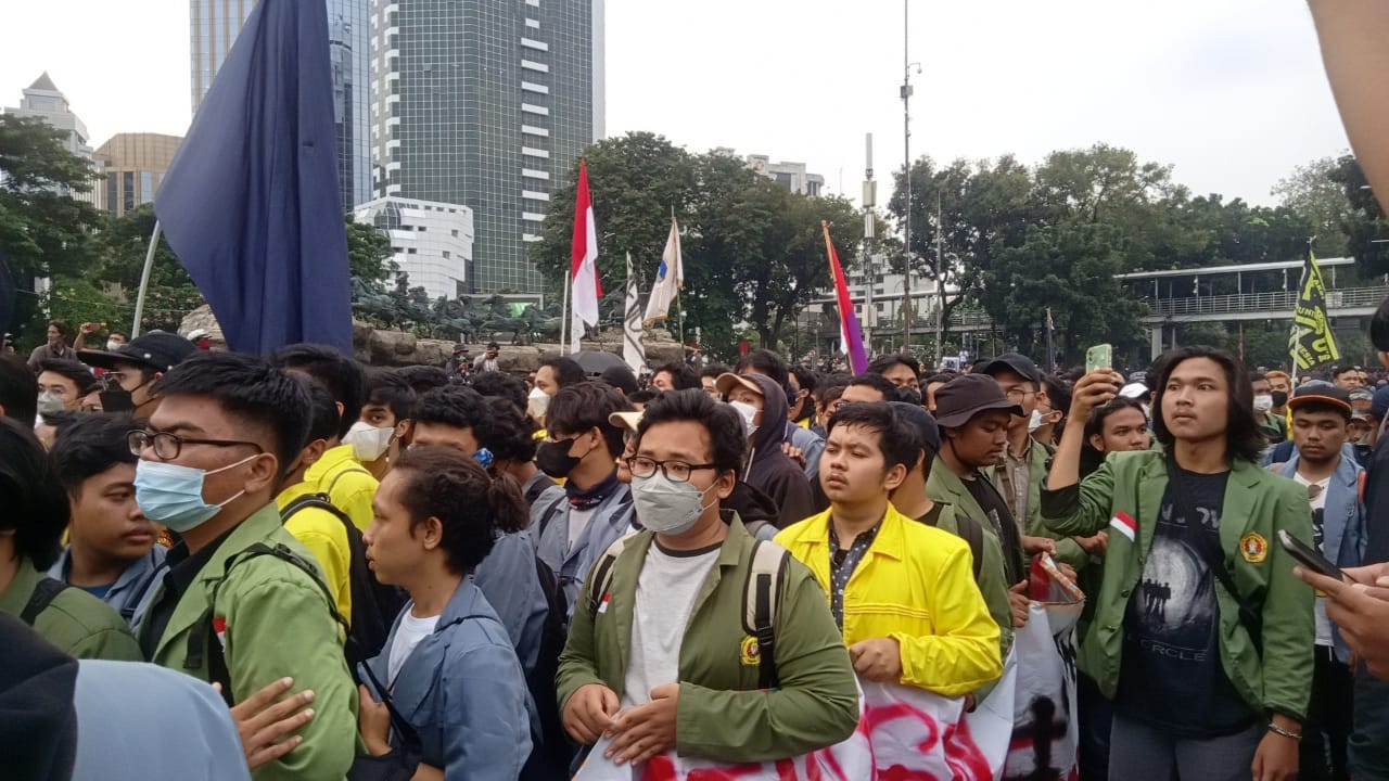 Unjuk rasa oleh elemen mahasiswa dan buruh. (Foto: PMJ News/ Yeni)