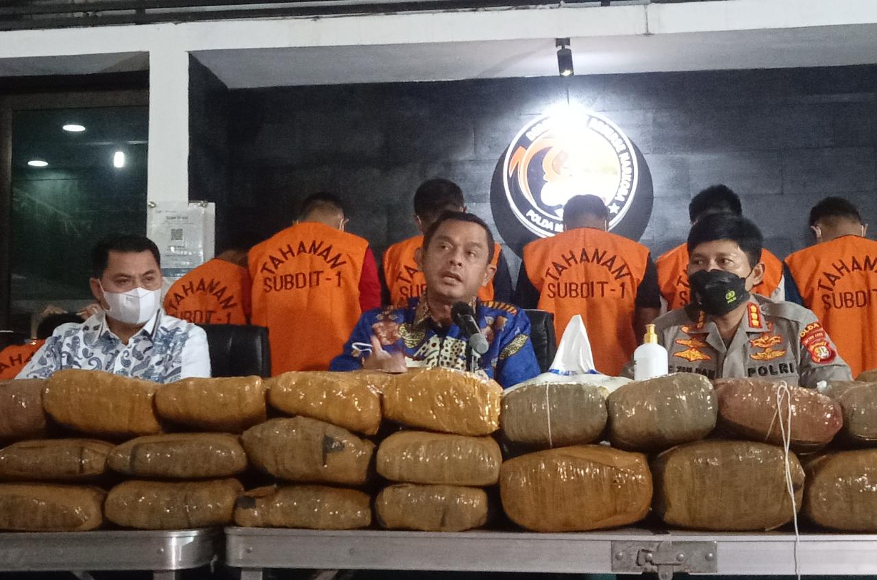 Polda Metro Jaya jelaskan penangkapan peredaran narkoba. (Foto: PMJ/Yeni). 