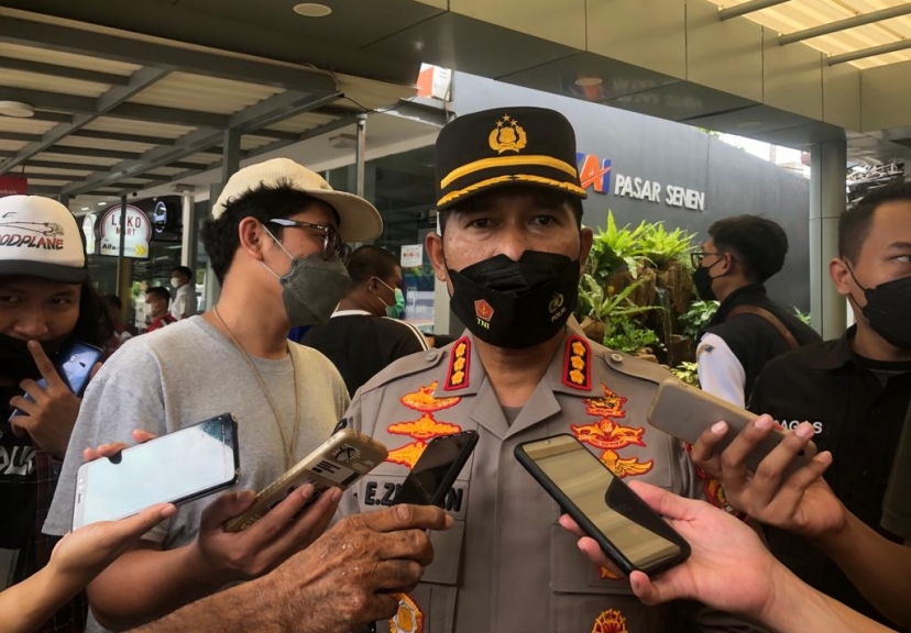 Kabid Humas Polda Metro Jaya, Kombes Pol Endra Zulpan ditemui di Stasiun Senen, Jakarta Pusat. (Foto: PMJ News/Yeni)