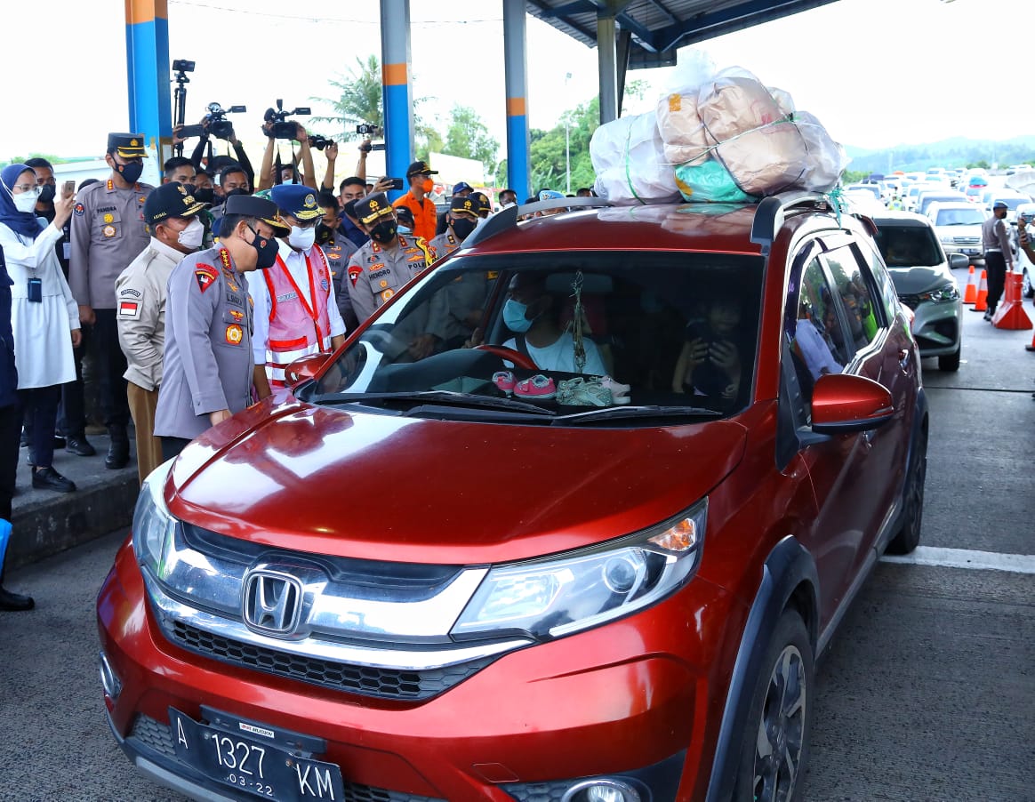 Kapolri Jenderal Polisi Listyo Sigit Prabowo berserta jajarannya. (Foto: PMJ News)