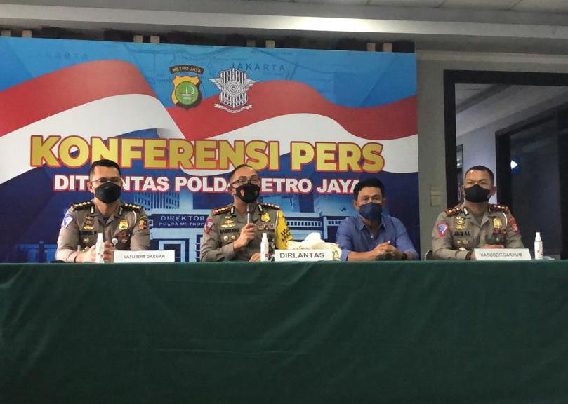 Keterangan Dirlantas Polda Metro Jaya, Kombes Pol Sambodo Purnomo Yogo dan jajarannya. (Foto: PMJ News/ Yeni)