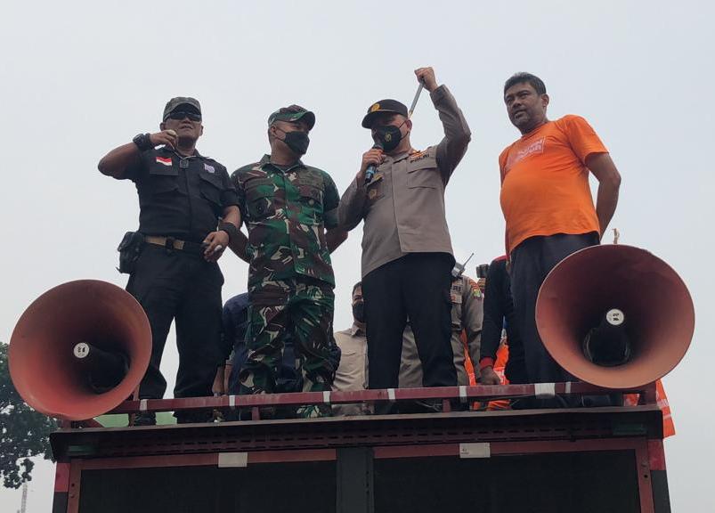 Kapolda Metro Jaya, Irjen Pol Fadil Imran bersama Pangdam Jaya Mayjen TNI Untung Budiharto meninjau pelaksanaan May Day Fiesta. (Foto: PMJ News/ Yeni)