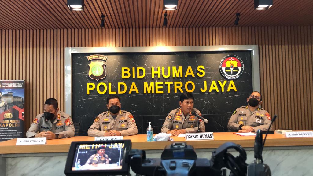 Kabid Dokkes Polda Metro Jaya, Kombes Pol Didiet Setiobudi dan jajarannya. (Foto: PMJ News/ Yeni)