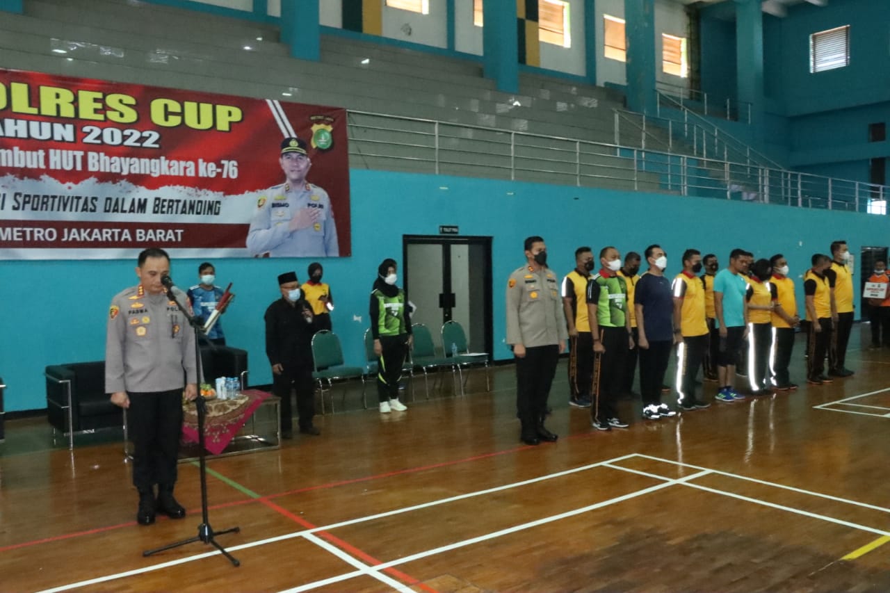 Polres Metro Jakarta Barat menggelar lomba badminton Kapolres Cup tahun 2022. (Foto: PMJ News)