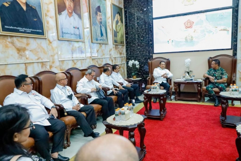 Pertemuan Guntur Muchtar dengan Bambang Soesatyo dan Panglima TNI. (Foto: PMJ News)