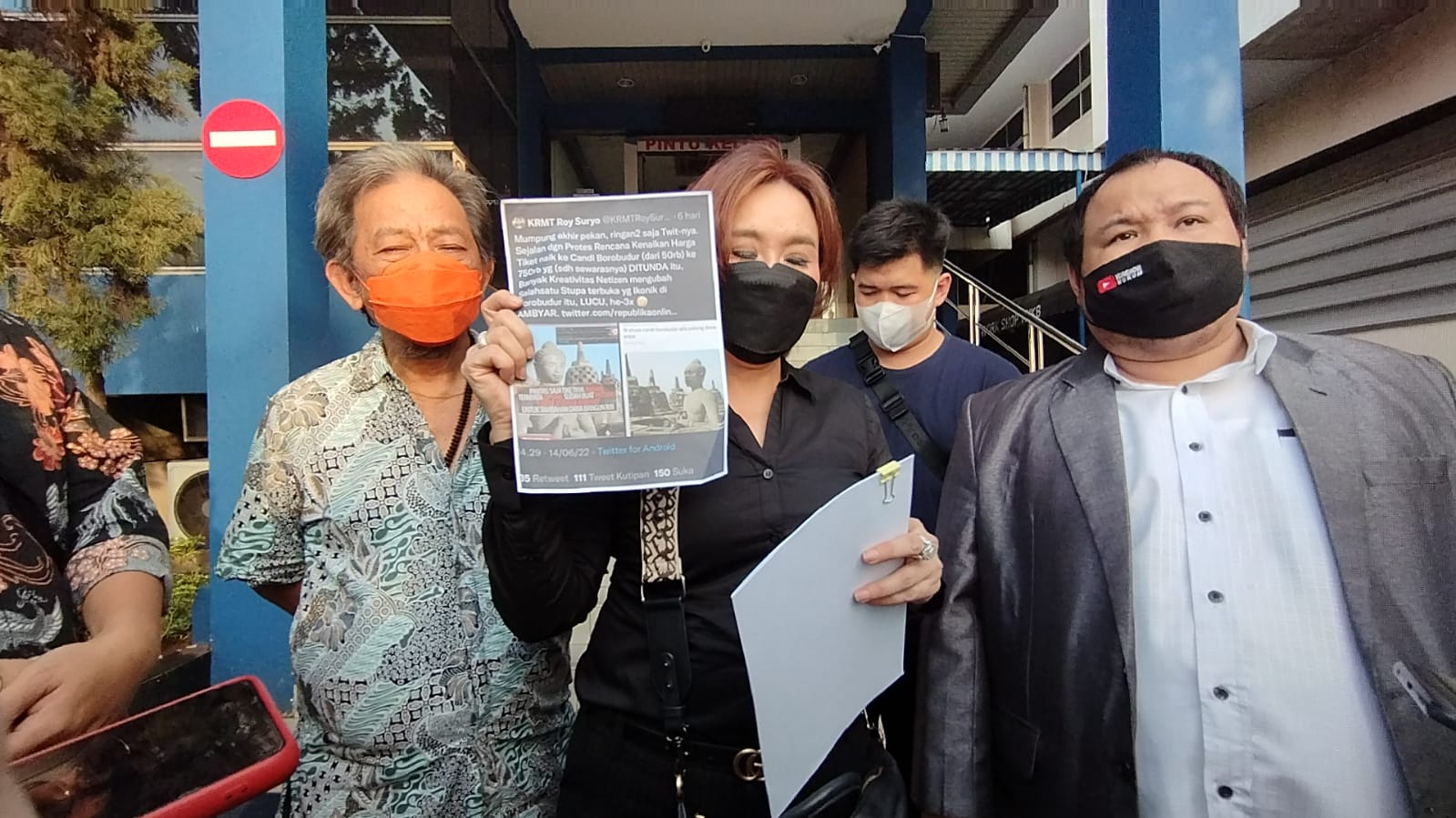 Kuasa hukum pelapor Kurniawan Santoso, Herna Sutana, di Polda Metro Jaya. (Foto: PMJ News/ Fajar)