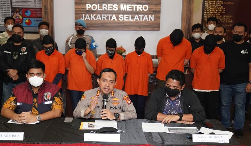 Polres Metro Jakarta Selatan menggelar perkara kasus promosi gratis minuman alkohol di Holywings. (Foto: PMJ News)