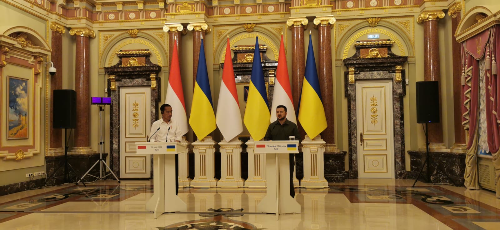 Presiden RI Jokowi bersama Presiden Ukraina Zelensky. (Foto: PMJ/Ist). 