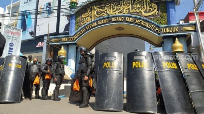 Proses penangkapan tersangka pencabulan santriwati di Jombang. (Foto: Dok Net)