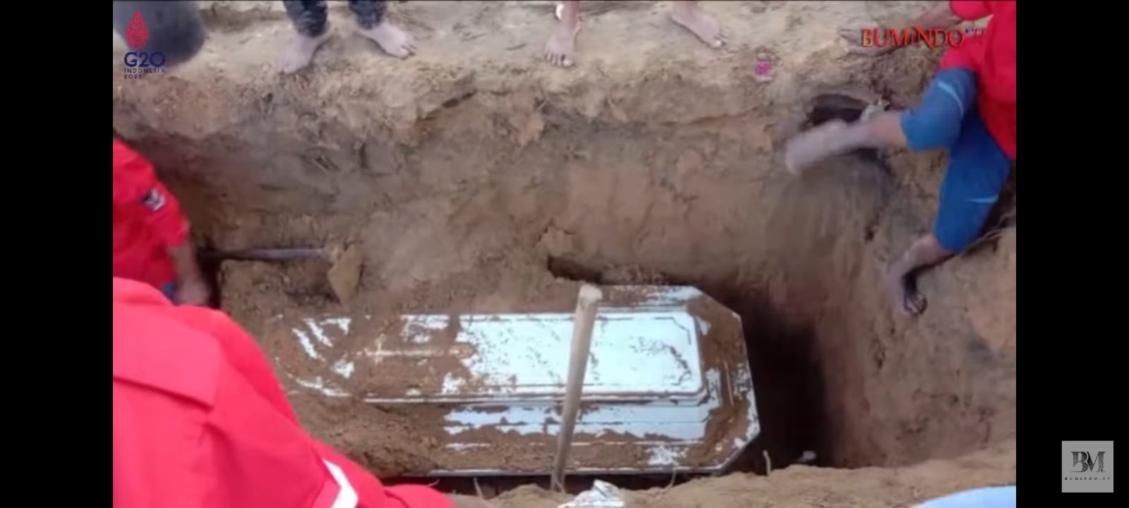 Penggalian makam Brigadir J untuk dilakukan autopsi ulang. (Foto: PMJ/ScreenShot VideoBumindoTV). 