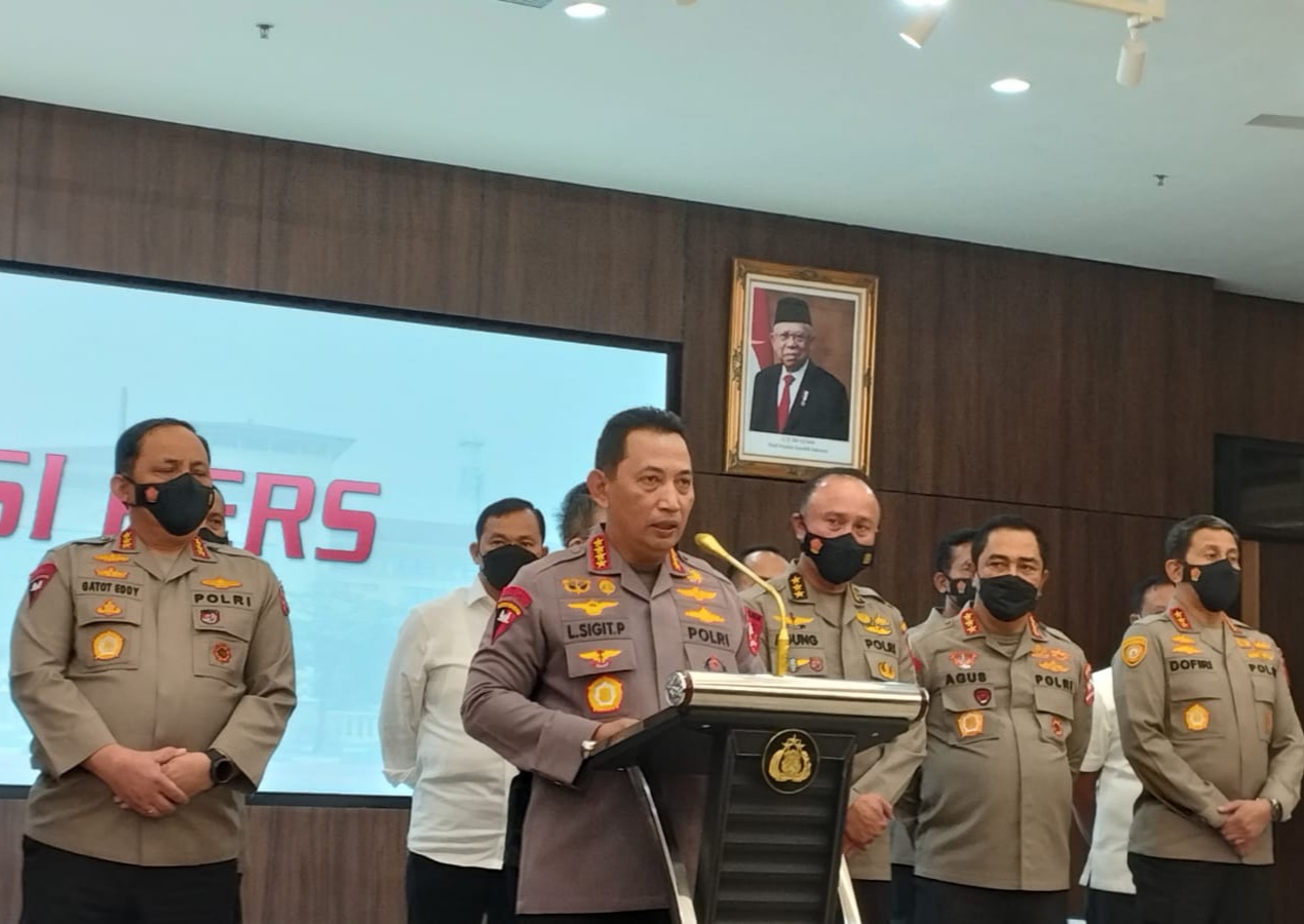 Kapolri Jenderal Listyo Sigit Prabowo mengumumkan penetapan tersangka Ferdy Sambo. (Foto: PMJ News/Fajar)