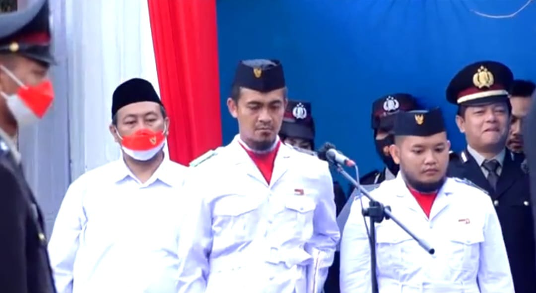 Para mantan napiter menjadi petugas upacara Hut Kemerdekaan RI ke-77. (Foto: PMJ/Polri TV). 