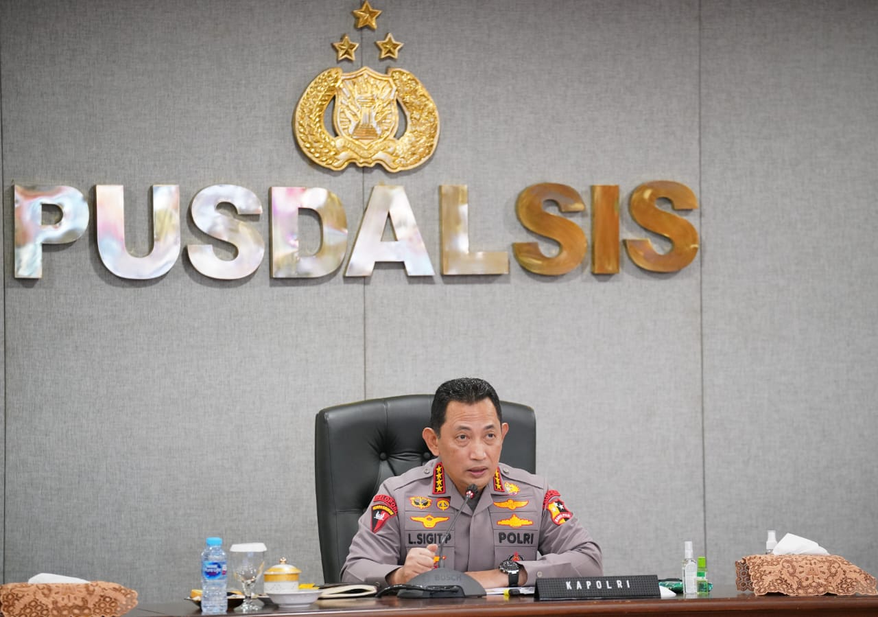 Kapolri Jenderal Listyo Sigit Prabowo menggelar arahan melalui video conference kepada seluruh jajaran. (Foto: PMJ News)