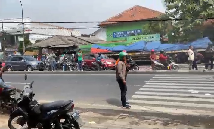 Kecelakaan truk trailer di Jalan Sultan Agung, Kranji, Kota Bekasi. (Foto: PMJ News/Istimewa)