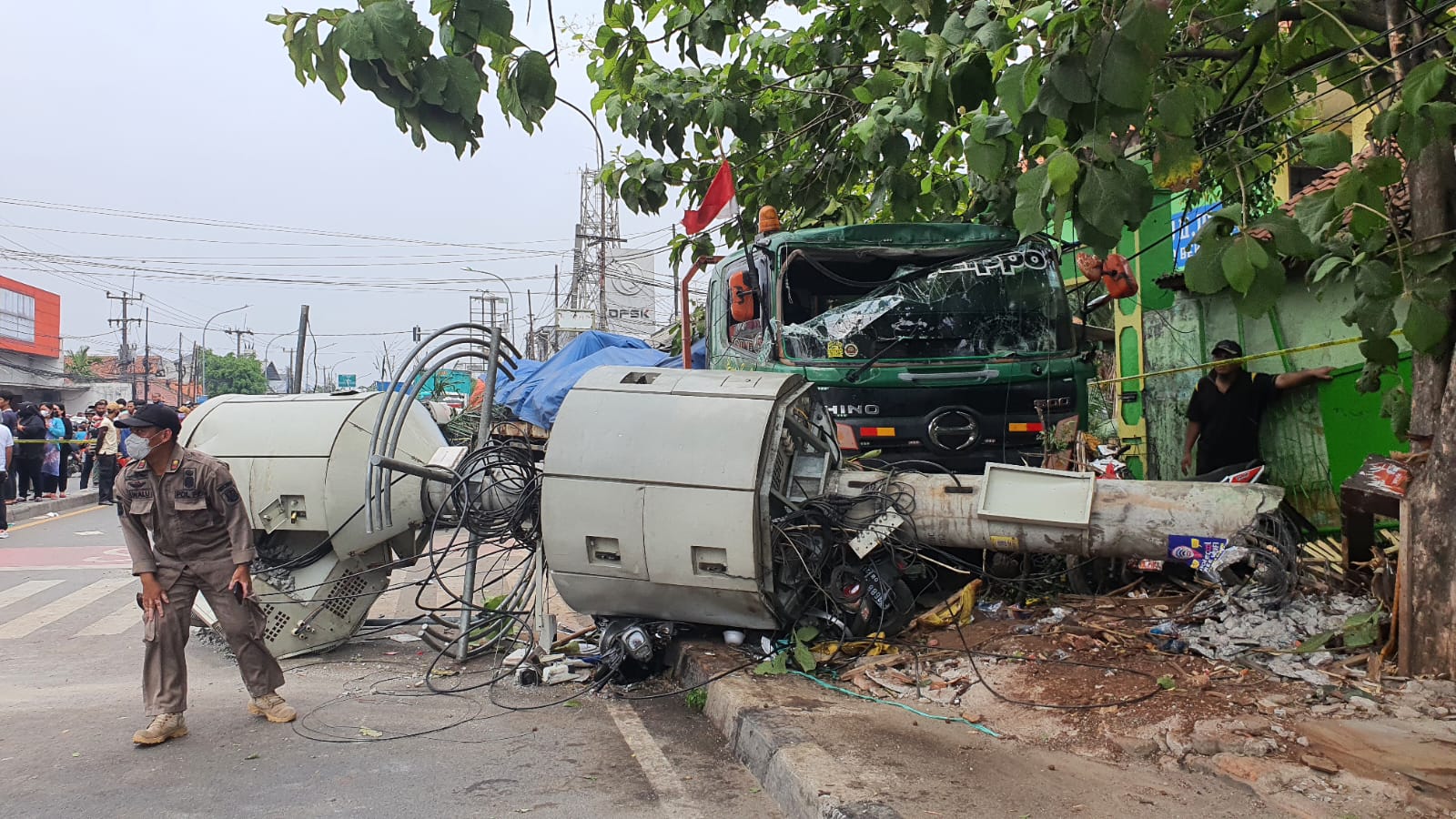 Kecelakaan maut truk trailer di Kranji, Bekasi. (Foto: PMJ/Ist). 