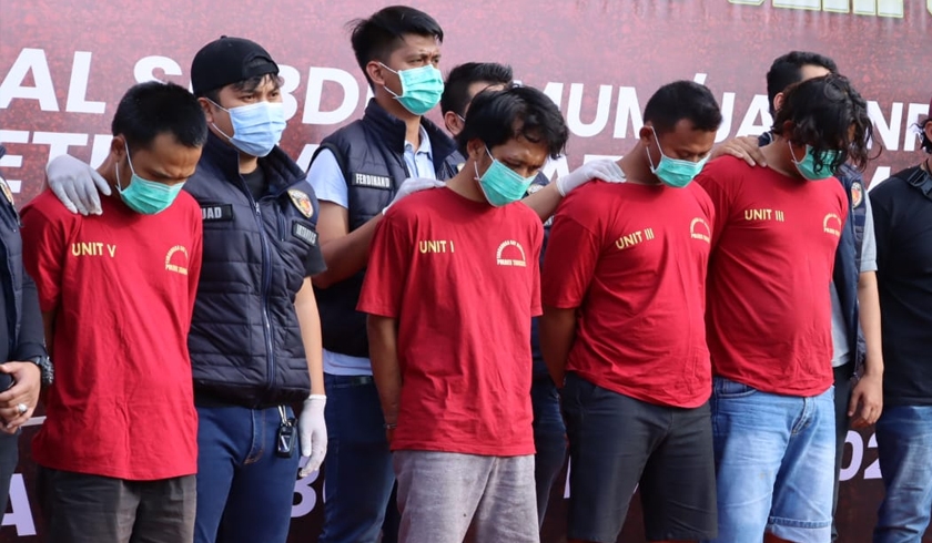Polres Tangerang Selatan menggelar perkara pengungkapan menangkap kasus perampokan toko emas di ITC BSD Serpong. (Foto: PMJ News)