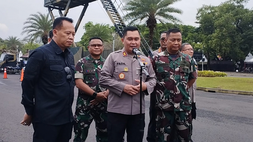 Kapolda Metro Jaya Irjen Pol Fadil Imran dan Pangdam Jaya Mayor Jenderal TNI Untung Budiharto. (Foto: PMJ News/Fajar)