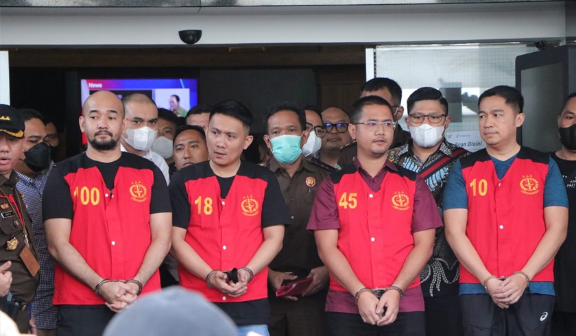 Seluruh tersangka kasus pembunuhan brigadir J ditampilkan Kejaksaan Agung di depan publik. (Foto: PMJ News/Dok Kejagung)