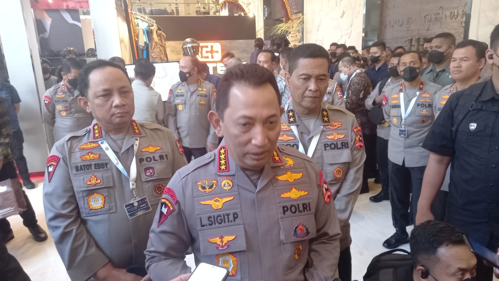 Kapolri Jenderal Listyo Sigit beri keterangan. (Foto: PMJ/Gtg).