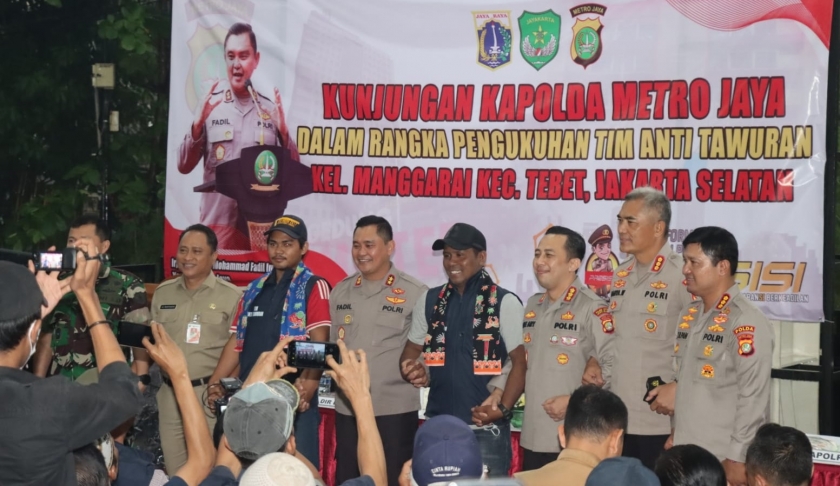 Kapolda Metro Jaya, Irjen Pol Fadil Imran mengukuhkan Tim Anti Tawuran Jaksel. (Foto: PMJ News)