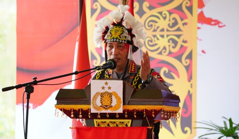 Kapolri Jenderal Listyo Sigit Prabowo saat berada di Titik Nol Nusantara. (Foto: PMJ News)