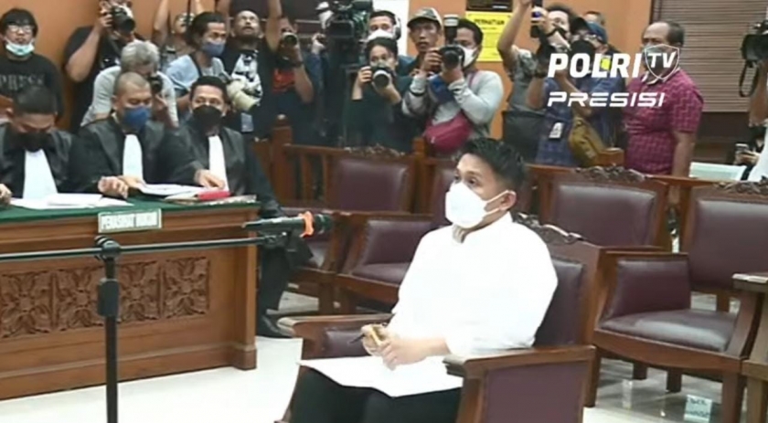 Terdakwa Chuck Putranto menjalani proses persidangan terkait perintangan penyidikan di PN Jakarta Selatan. (Foto: PMJ News/Polri TV).