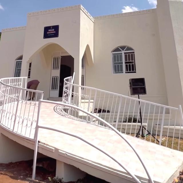 Masjid Ivan Gunawan di Uganda Afrika Timur. (Foto: PMJ/Instagram). 
