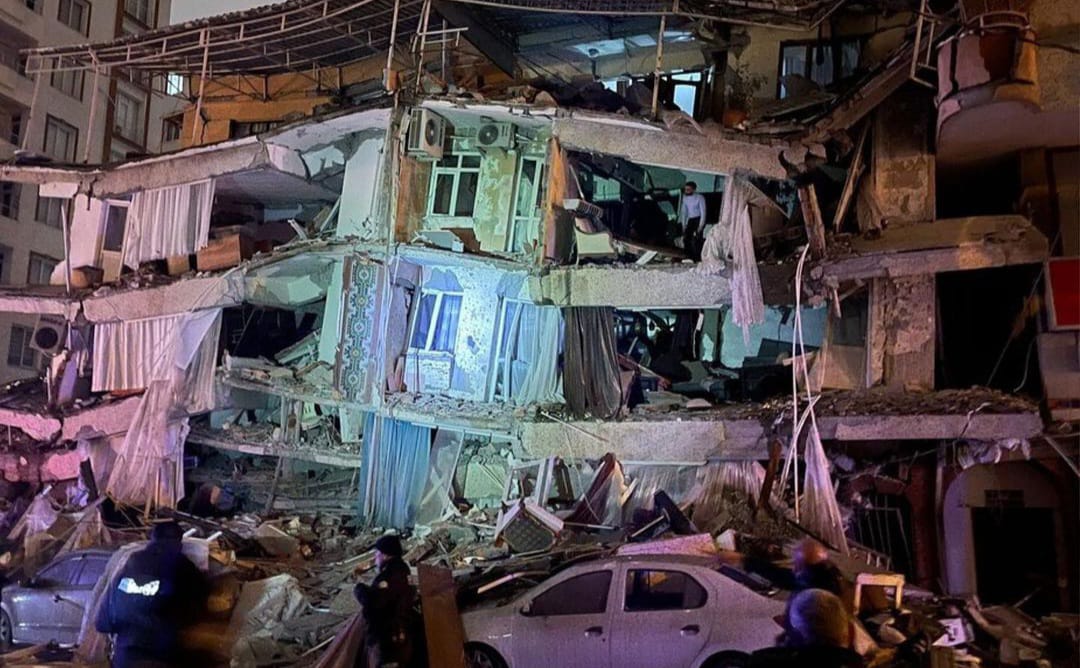 Gempa Turki hancurkan banyak gedung dengan ribuan korban jiwa. (Foto; PMJ/Instagram).  