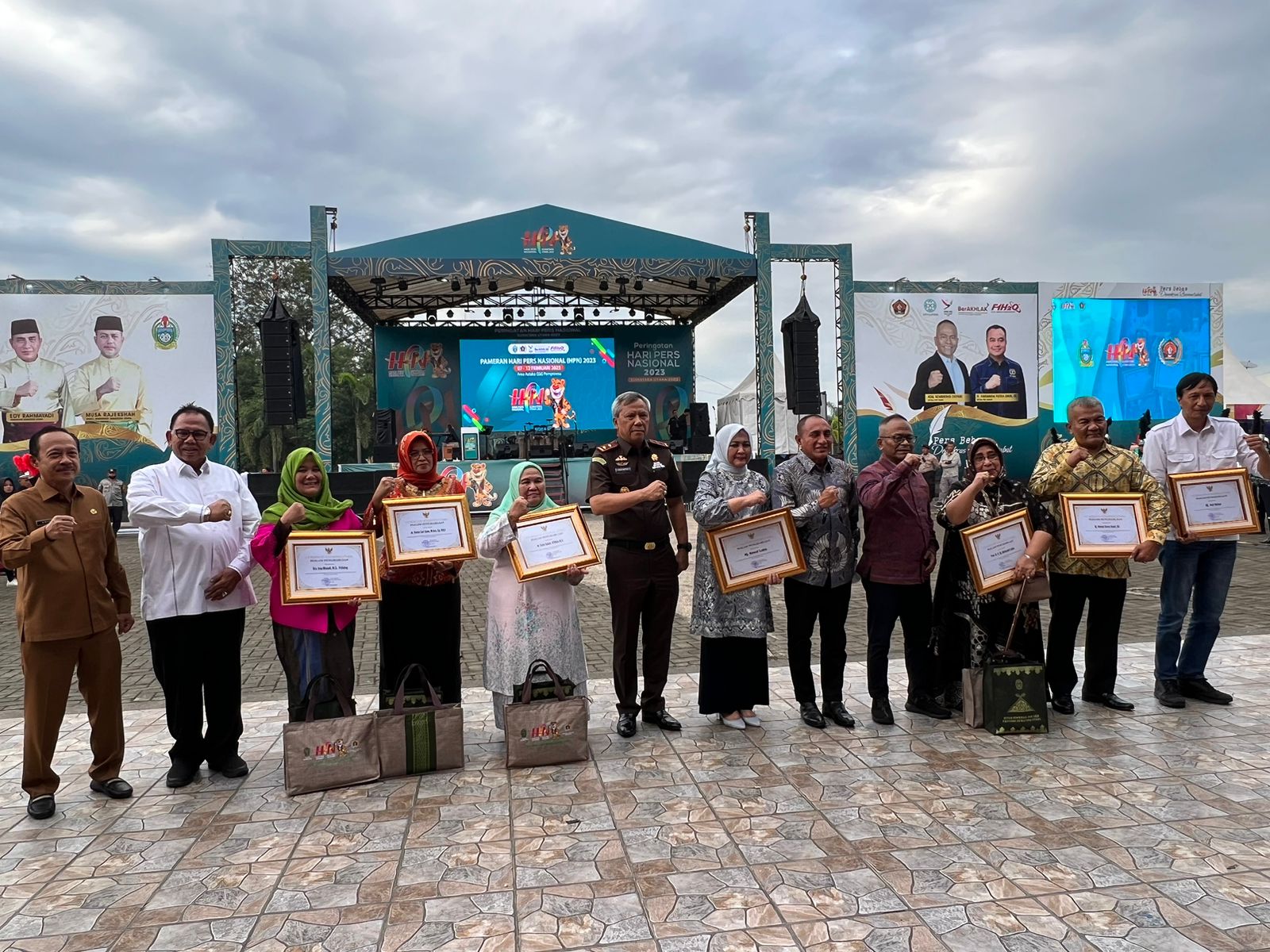 Gubernur Sumut Edy Rahmayadi secara resmi membuka pameran Pers, Metaverse, UMKM dalam rangka Hari Pers Nasional 2023 di Medan, Sumut. (Foto: PMJ/Gtg). 