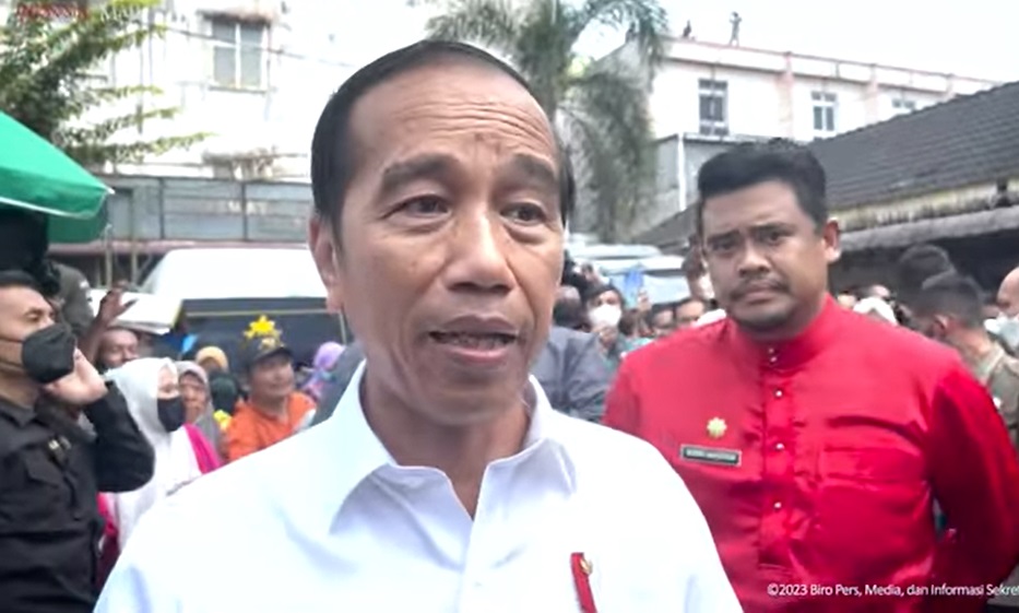 Presiden Jokowi saat menyambangi Pasar Bakti Medan, Sumatera Utara. (Foto: PMJ News/YouTube Setpres)