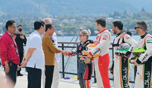 Presiden Jokowi Saksikan Balapan F Powerboat Di Danau Toba