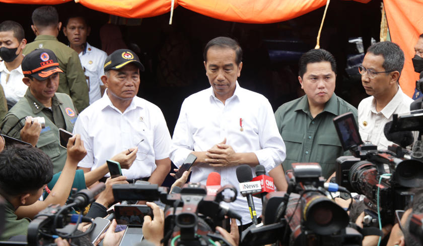 Presiden Jokowi mendatangi lokasi pemukiman warga terdampak kebakaran Depo Pertamina Plumpang. (Foto: PMJ News/BNPB Indonesia)